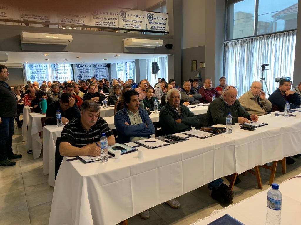 En unidad con lealtad, solidaridad y trabajo